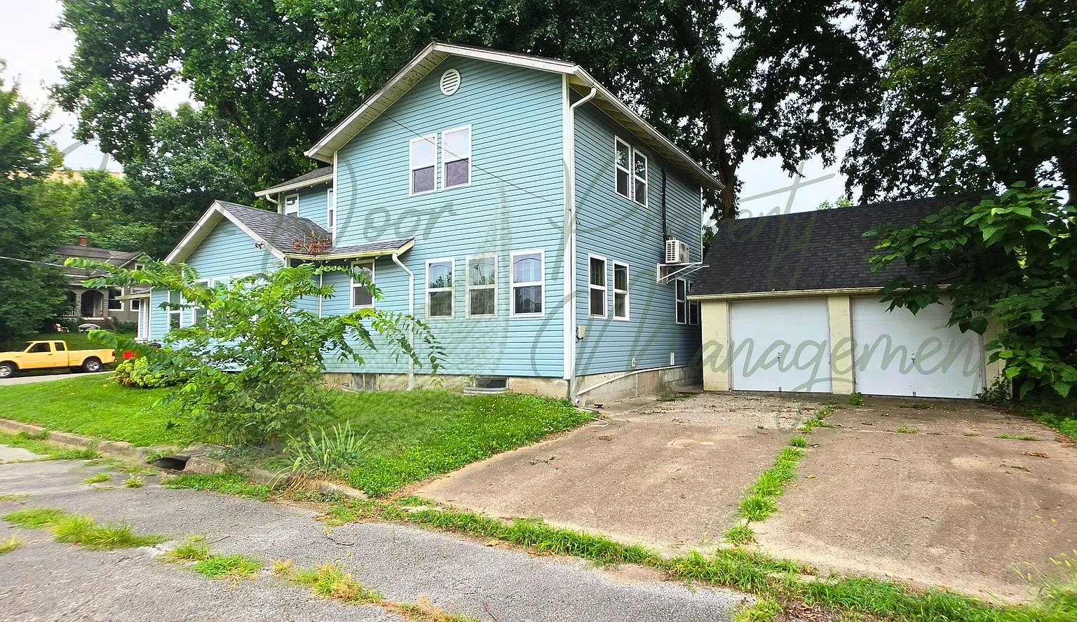 630 N Pleasant Street — Photo 2
