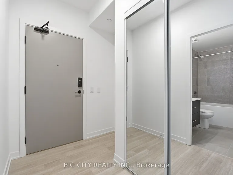 5105 Hurontario St #1601 — Photo 2
