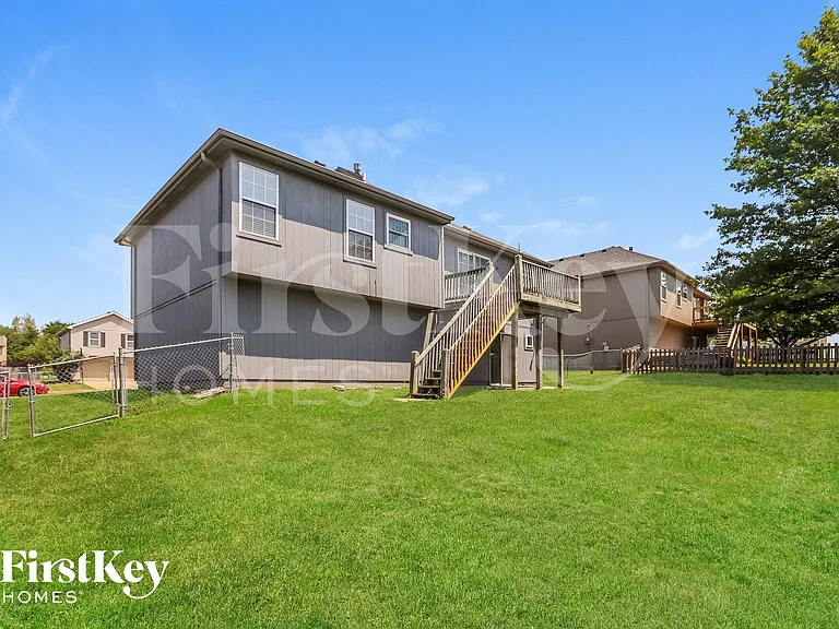 1603 Johnston Dr — Photo 14