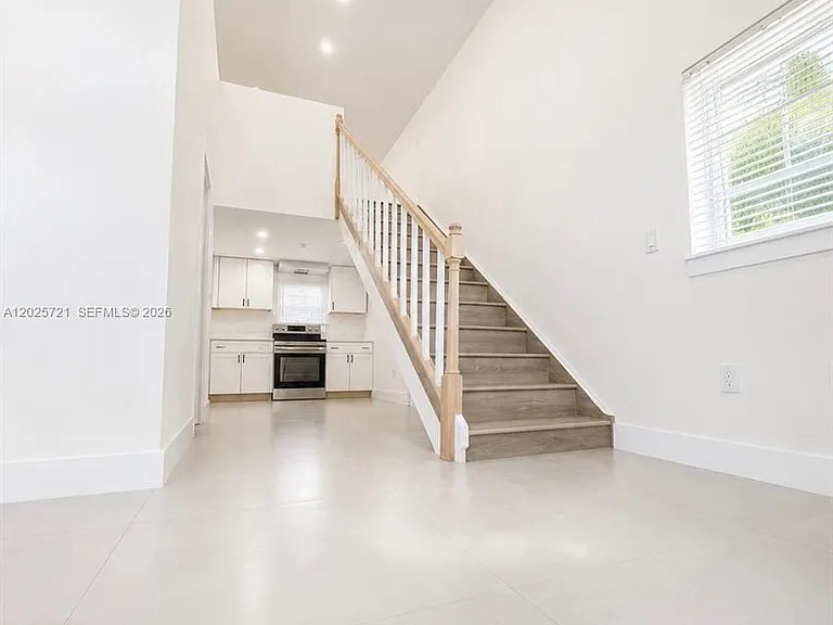 4125 N 32nd Ct — Photo 3