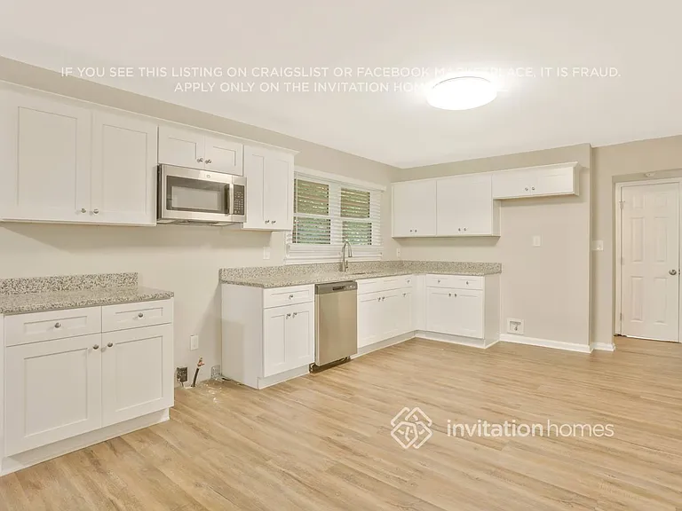 1554 N Columbia Pl — Photo 7