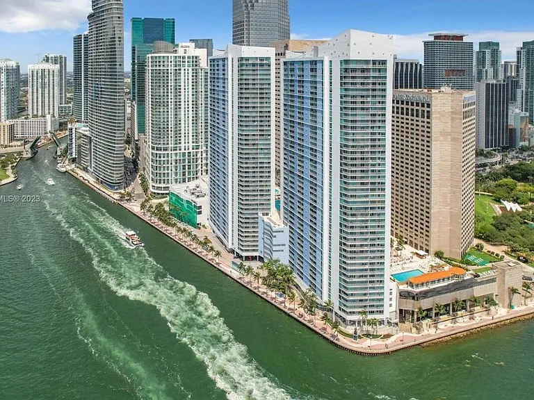 325 Biscayne Blvd #16 — Photo 8