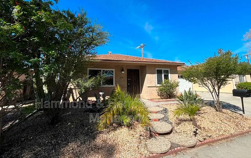1693 Sequoia Ave
