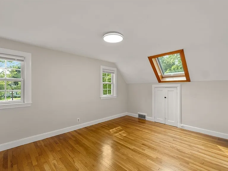 42 Elinor Rd — Photo 29