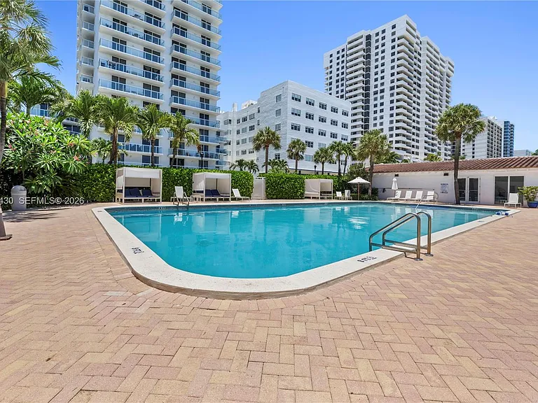 2457 Collins Ave #406 — Photo 18