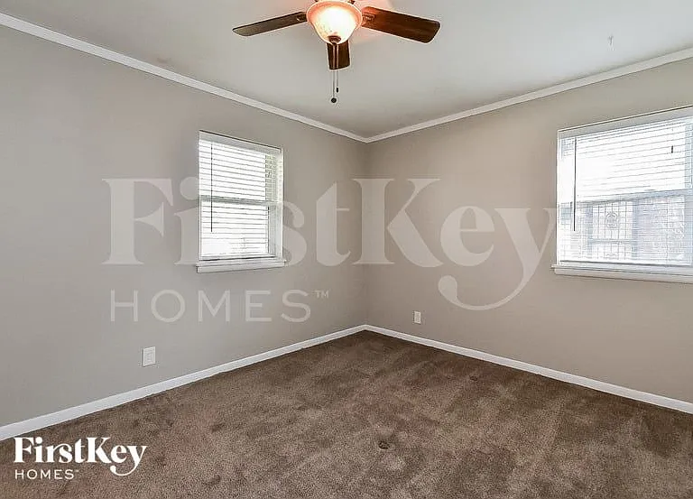 1465 Wheaton St — Photo 5
