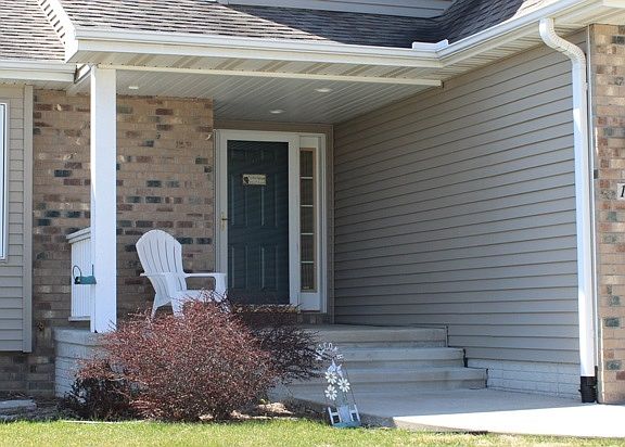 2nd image of 193 Lockmoor Cir