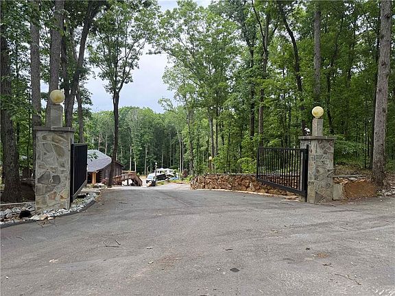 2nd image of 2426 E Maddox Rd
