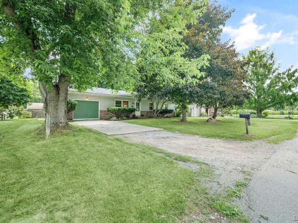 219 Kingsberry Dr, Blissfield, MI 49228