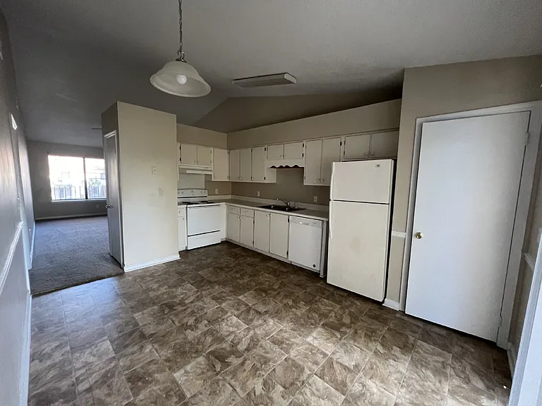 910 Brett Dr #16 — Photo 4