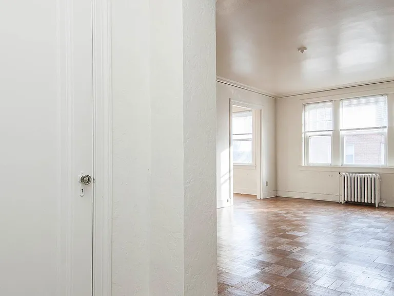 5646 Hobart St #6 — Photo 6