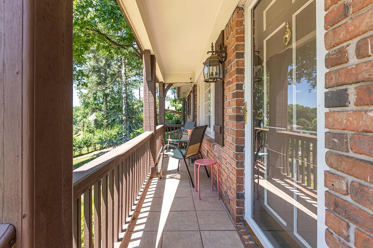 3 bed, 2.0 bath, $5,090 — Photo 4