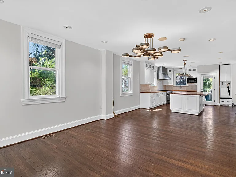 4701 Cumberland Ave — Photo 3