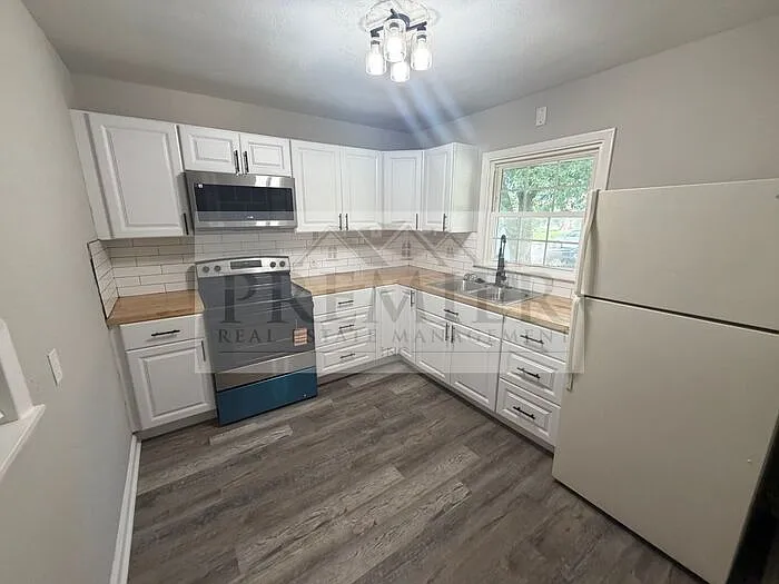 2 bed, 1.0 bath, $1,075 — Photo 4