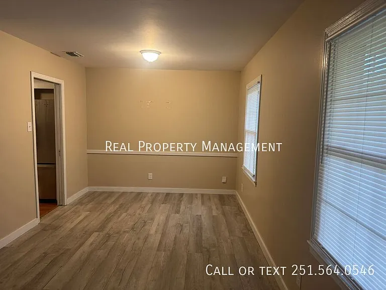 4440 Nicholl Dr — Photo 2