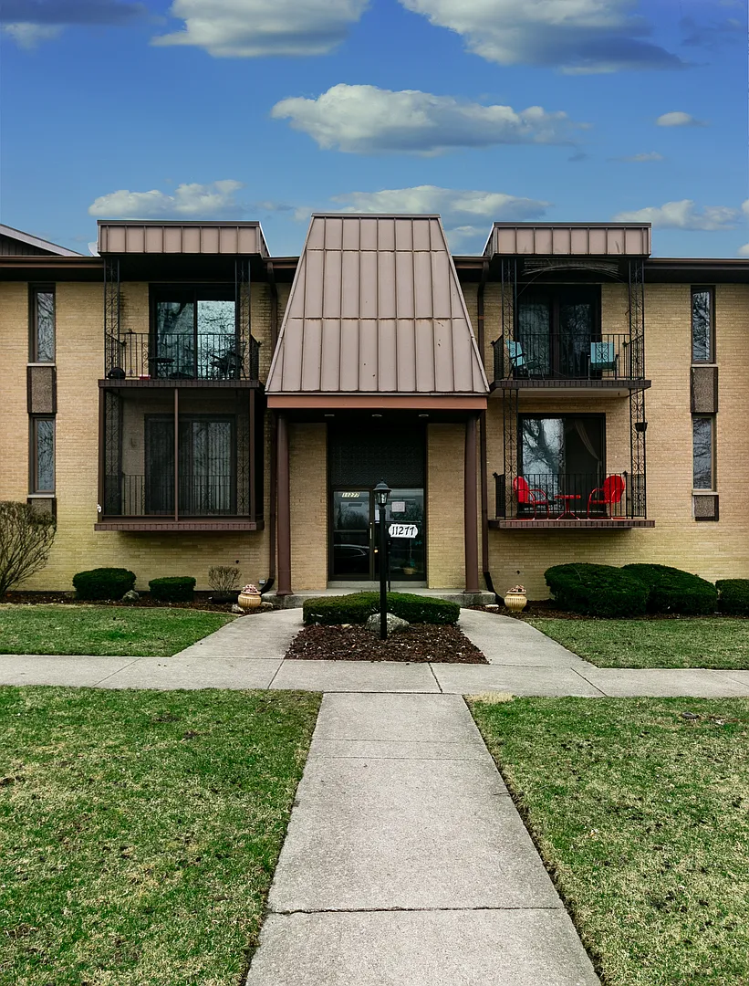 11277 S Roberts Rd APT H photo 1