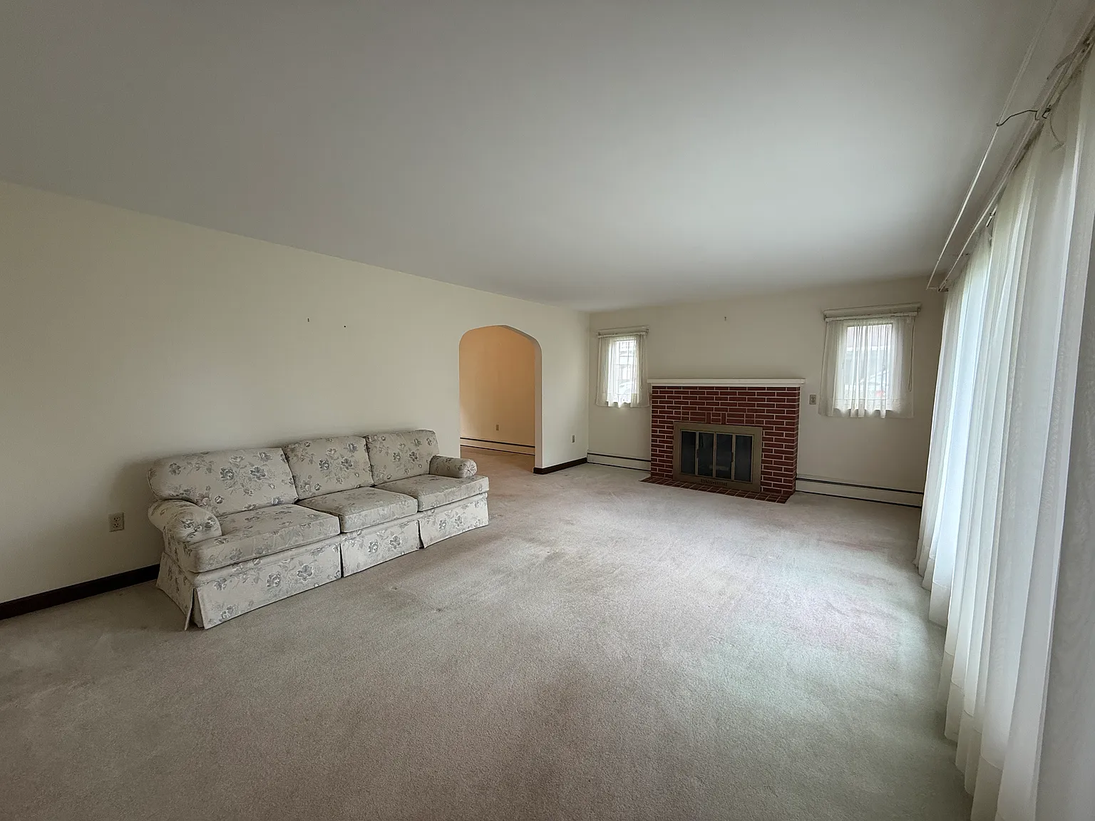 3 bed, 2168 sqft, $3,500 — Photo 3