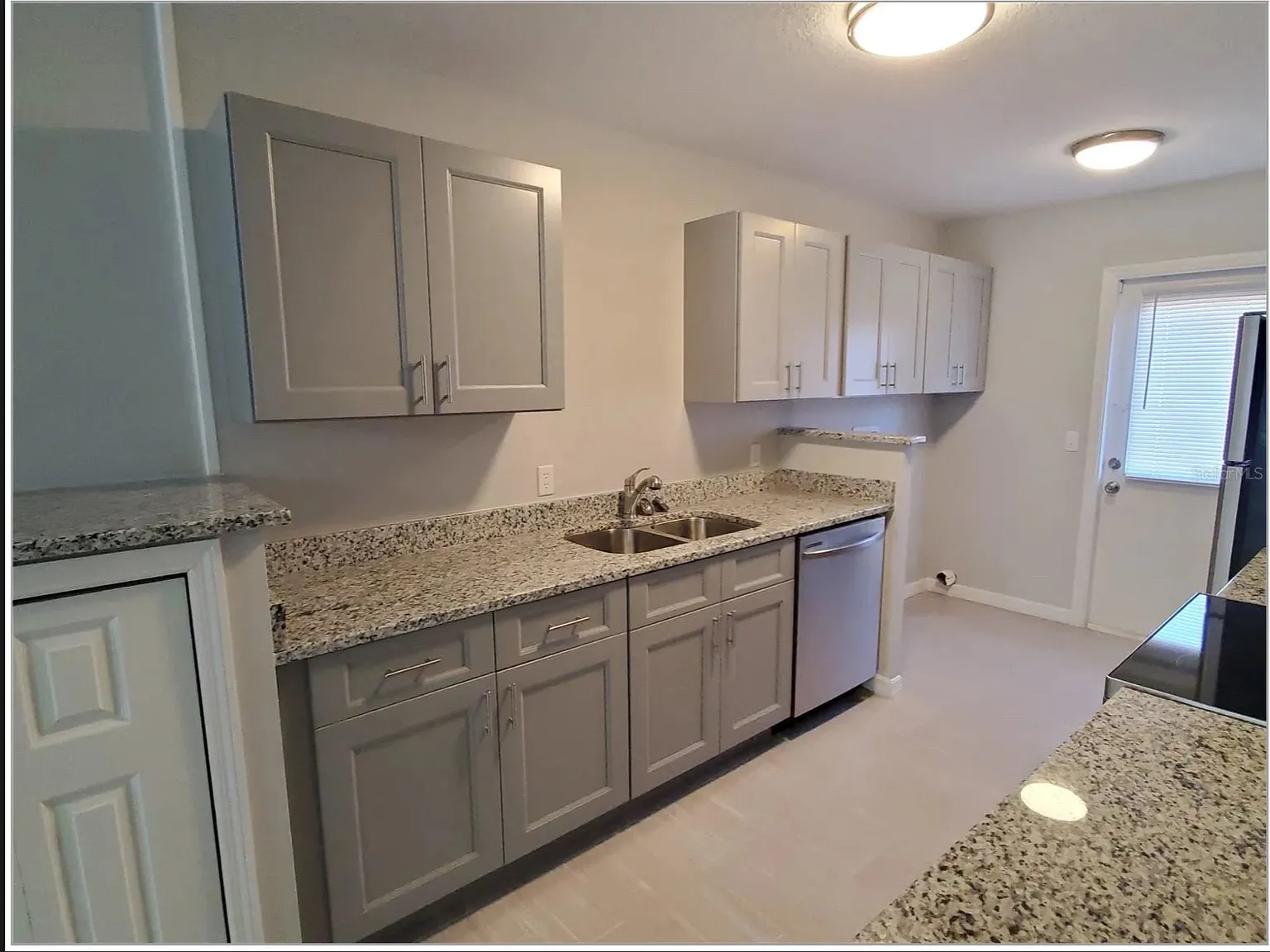 449 W Rosewood Ln — Photo 3