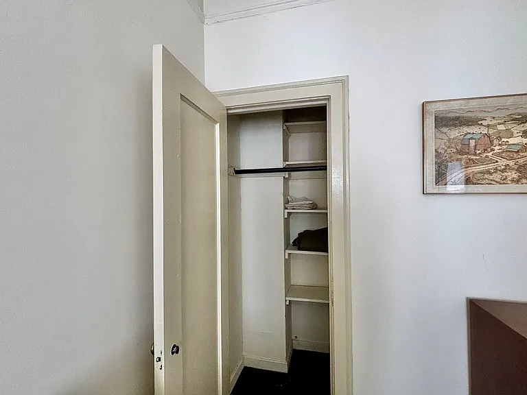 Canterbury Court Apartments — Photo 79