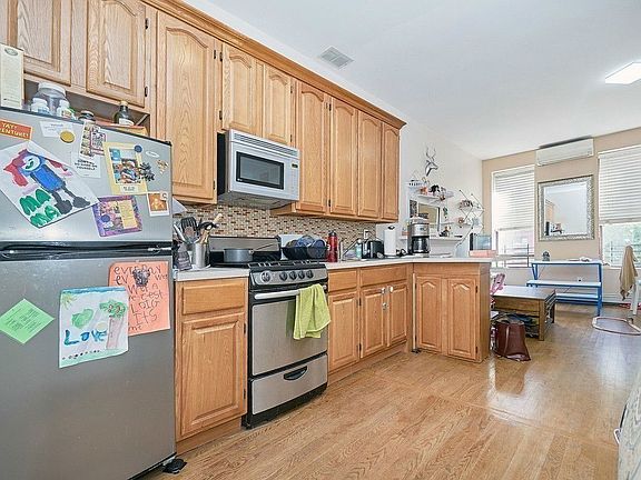 2nd image of 221 W 112th St #3BB