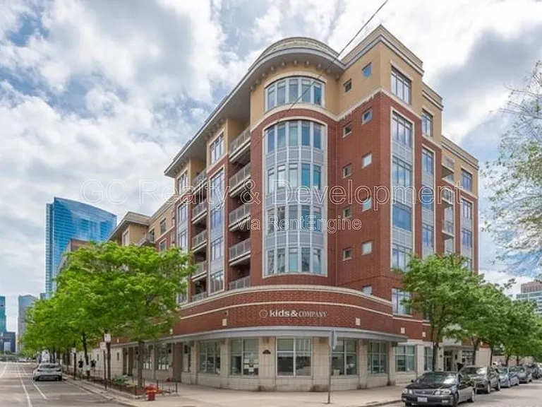 657 W Fulton St #402 — Photo 1