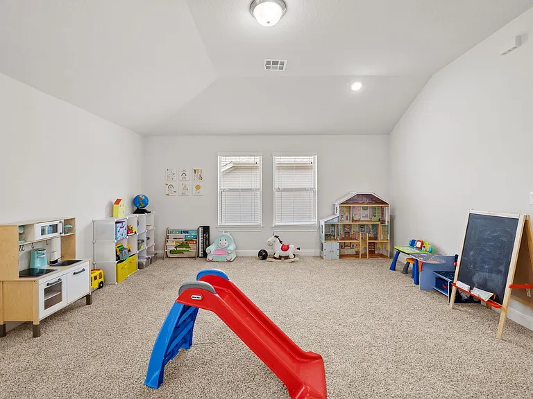 724 Pioneer Grv — Photo 27