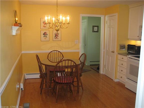4th image of 70 Knollwood Dr