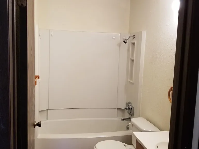 1102 W McPherson St #10 — Photo 2