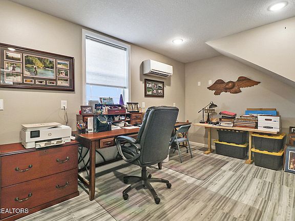 3rd image of 439 Holly Tree Dr