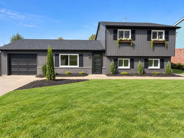 116 Penn Woods Dr, Irwin, PA 15642