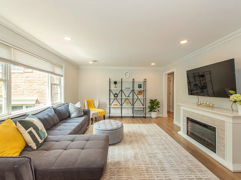 67-75 New England Ave #73G