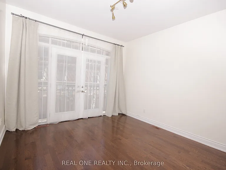 7 Slingsby Ln — Photo 6