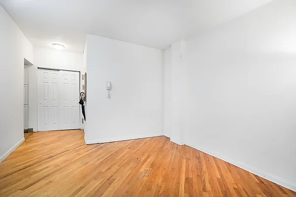 Rented by Waldstar Real Estate LLC | media 26