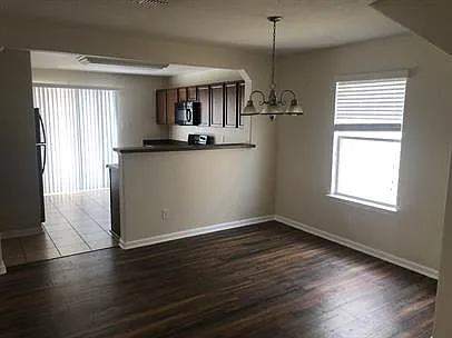 3 bed, 2044 sqft, $1,950 — Photo 3