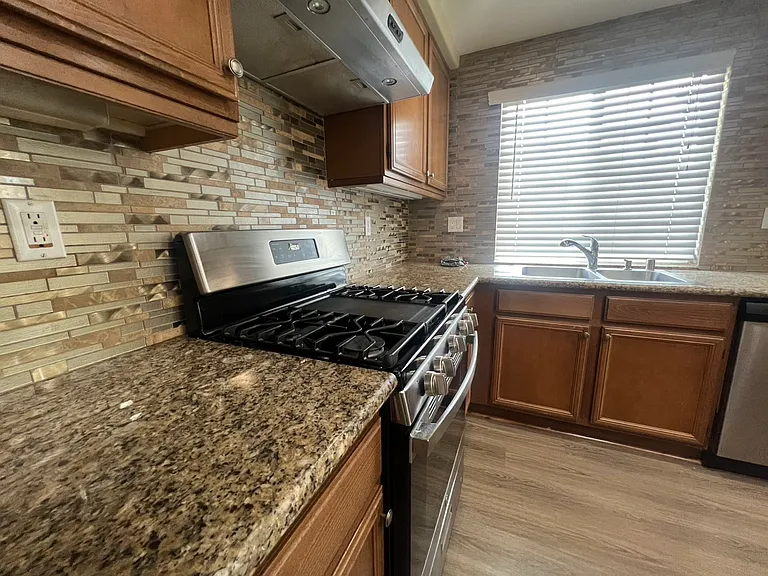 15907 Fountain Ln — Photo 9