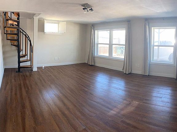 Family room in walkout lower