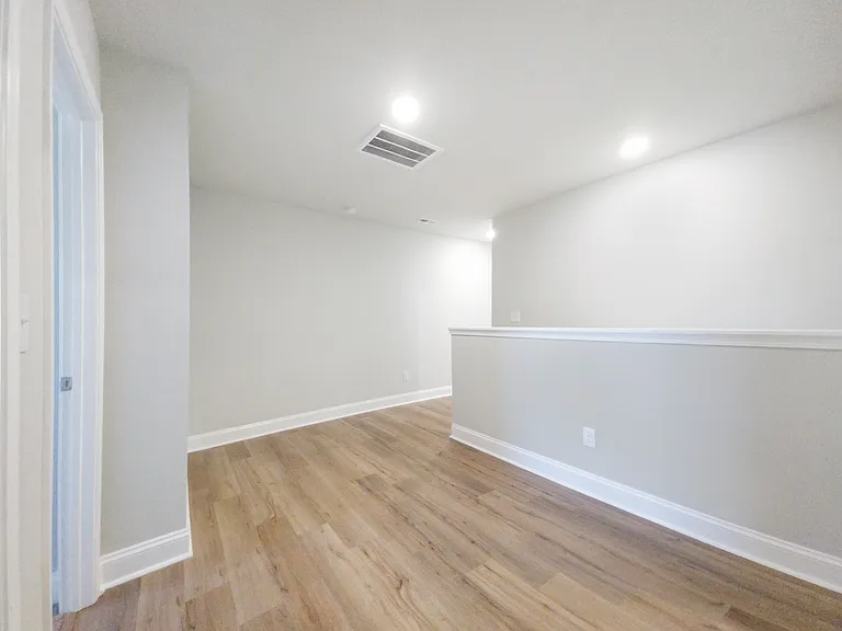1839 Catawba Ave — Photo 6