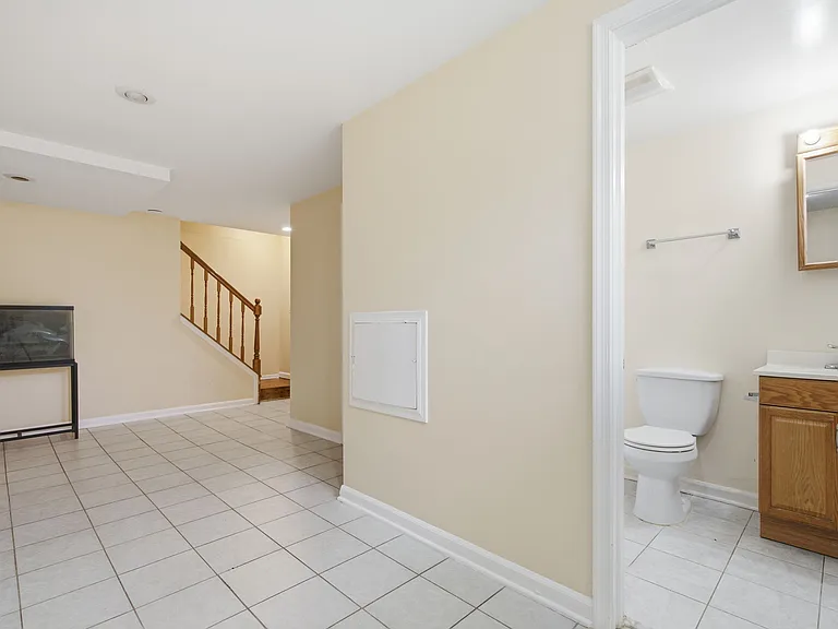 10205 Balsamwood Dr — Photo 32