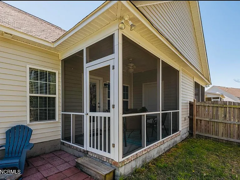 1860 Cambria Dr #B — Photo 5