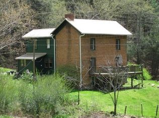 427 Barnes Branch Rd, Marshall, NC 28753