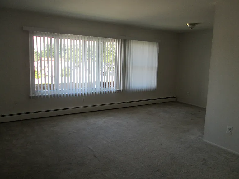 Eastlake Apartments — Photo 6