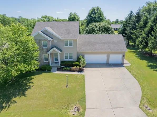 9375 Hillcrest Ln, Bloomington, IL 61705