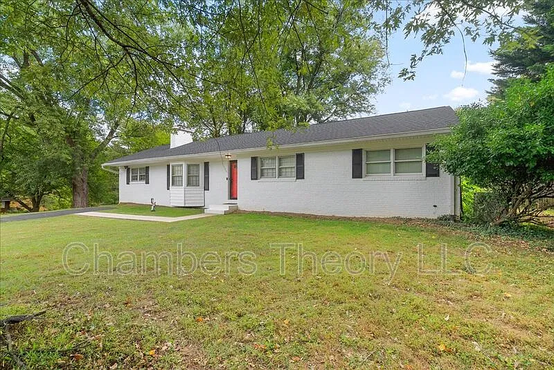 4 bed, 2.0 bath, 3200 sqft, $3,150 — Photo 3