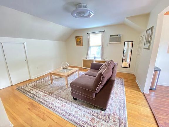4th image of 26 Roxbury St Floor 2