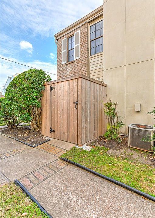 1st image of 14600 Fonmeadow Dr APT 205