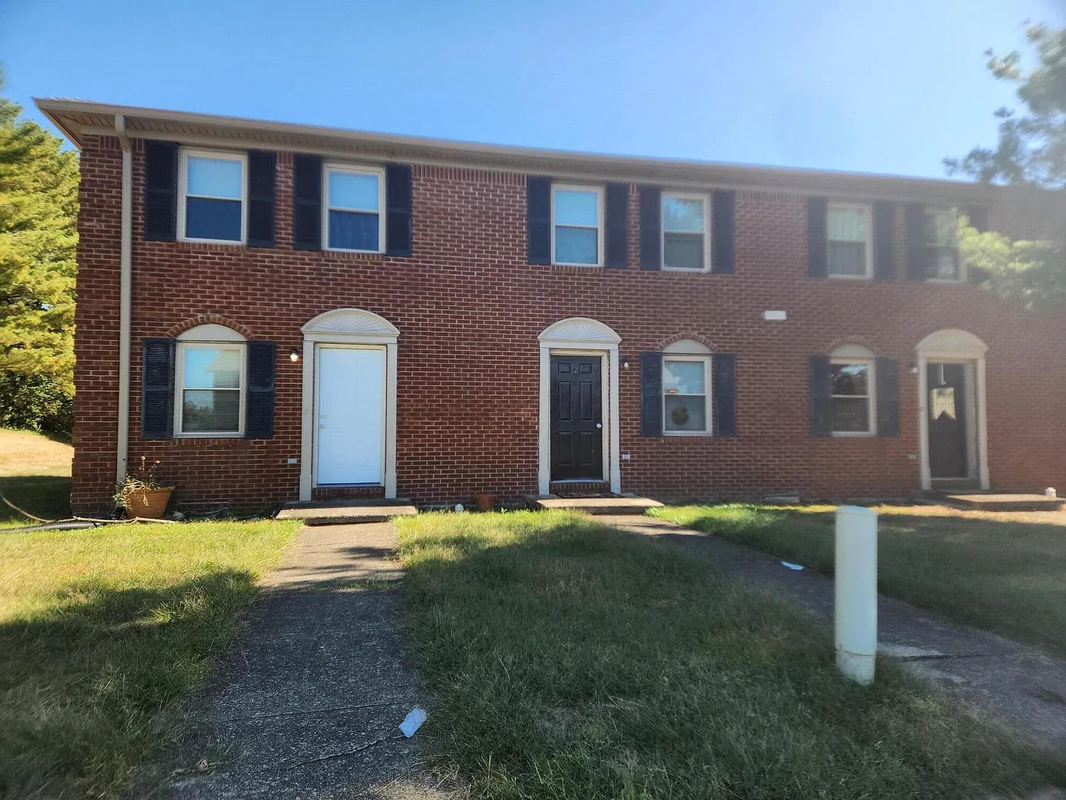 2 bed, 2.0 bath, 2400 sqft, $925 — Photo 1