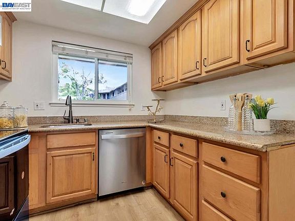 4th image of 1103 N Abbott Ave