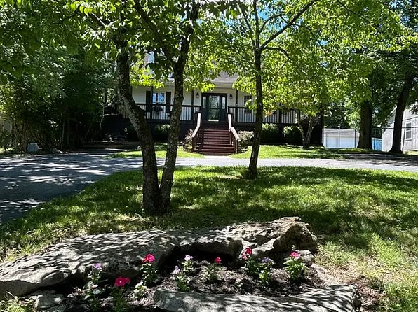 899 Chimney Rock Rd, Harrodsburg, KY 40330