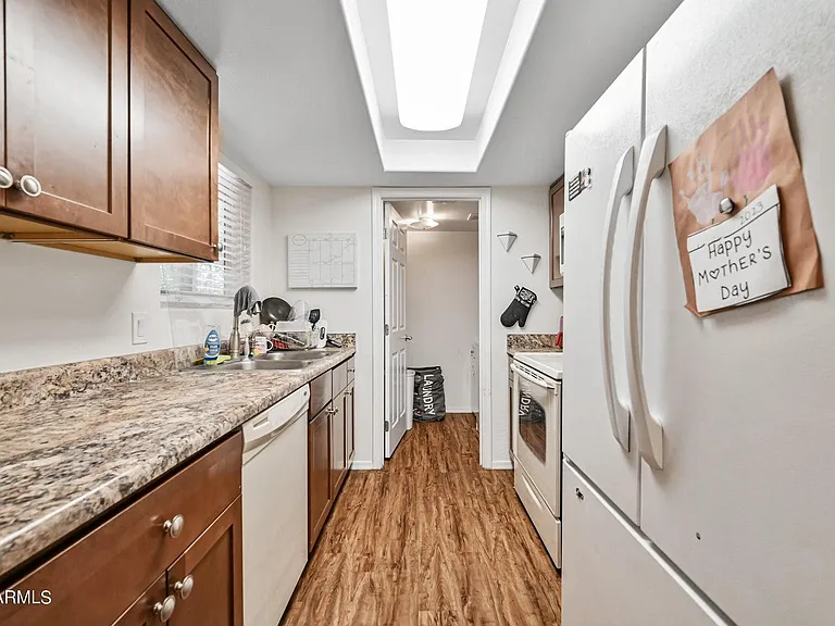 619 S Pioneer #B — Photo 2