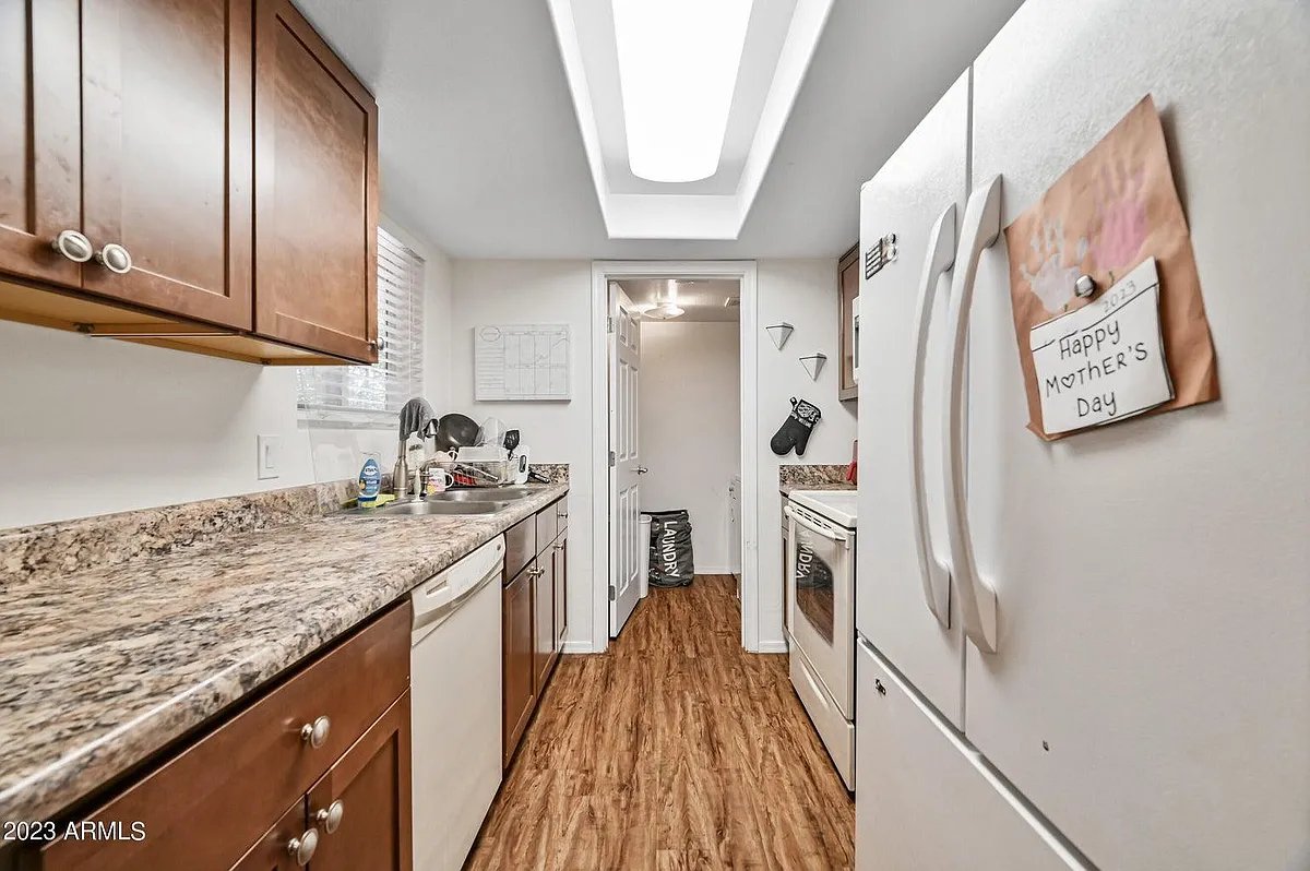 Building Photo - 619 S Pioneer #B
